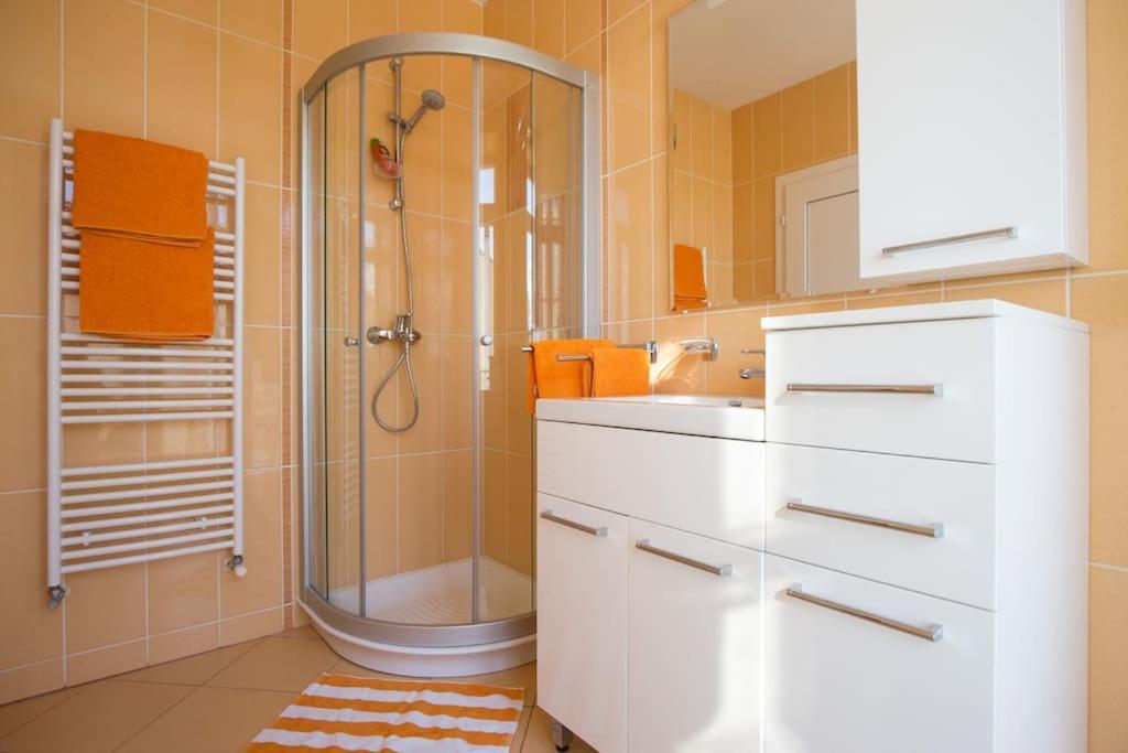 Villa Ajda - Orange Room Omišalj Esterno foto
