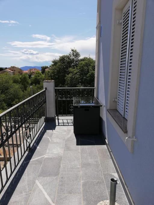 Villa Ajda - Orange Room Omišalj Esterno foto